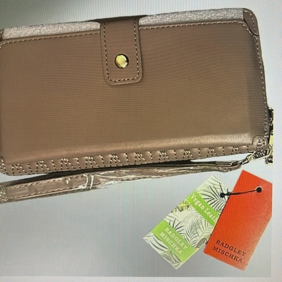NWT Badgley Mischka Long Wallet with Phone Pocket and Wristlet. Color Taupe - Picture 2 of 5